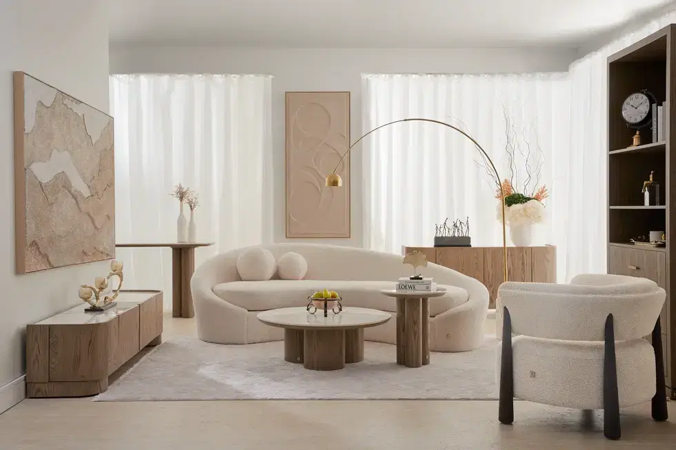 Fabric Sofas vs. Leather Sofas: Finding the Right Sofa for Your Style